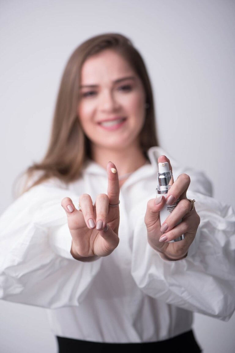 Dermatologista Cinthia Garcez